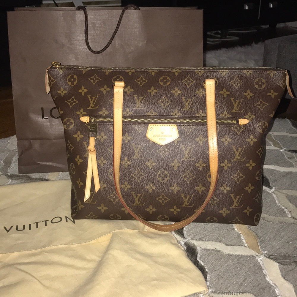 SOLD *** Auth. Louis Vuitton Iena MM